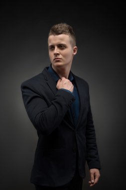 yakışıklı işadamı emin yüz