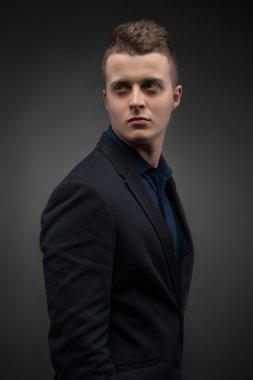 yakışıklı işadamı emin yüz