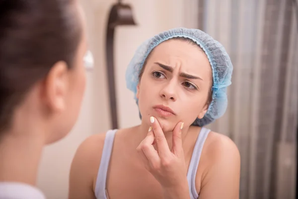 Portrait of a young woman — Stock Photo, Image