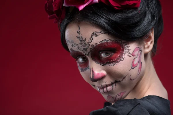 Portrait of young girl in black dress with Calaveras makeup and — Stock Photo, Image