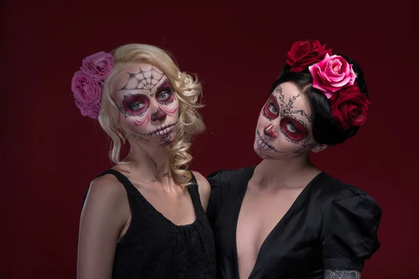 Portrait of two young girls in black dresses with Calaveras make — Stock Photo, Image