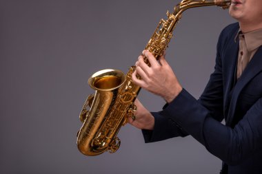 Yakışıklı genç adam