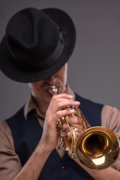 Bonito jovem homem de jazz — Fotografia de Stock