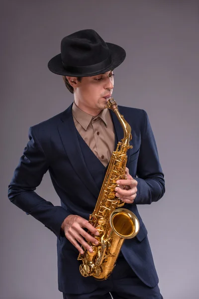 Knappe jonge jazz man — Stockfoto