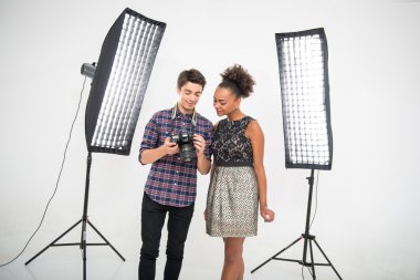 Büyük model fotoğraf oturumunda