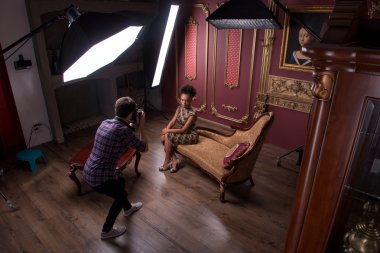 Büyük model fotoğraf oturumunda