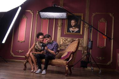 Büyük model fotoğraf oturumunda