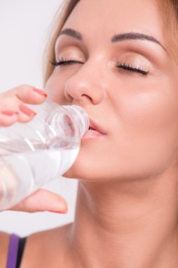 Sağlıklı genç sporcumuz egzersizleri yapıyor