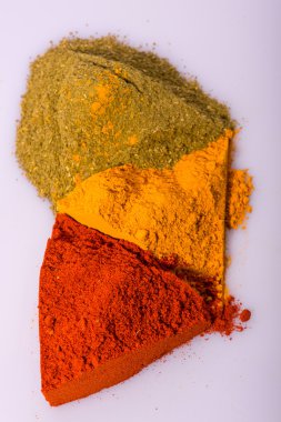 Farklı renkli baharat kompozisyonu