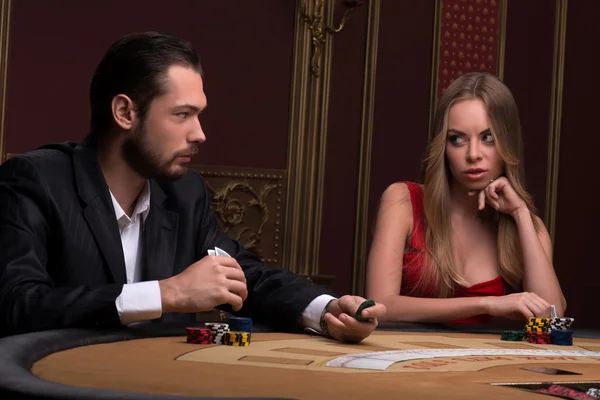 Handsome  man and beautiful woman in casino — Stock Photo, Image