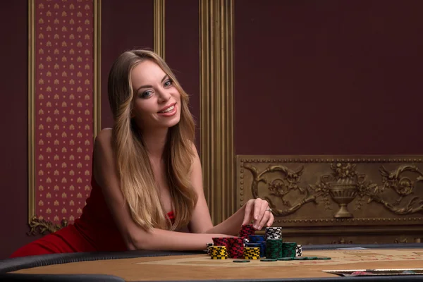 Mujer en el casino — Foto de Stock