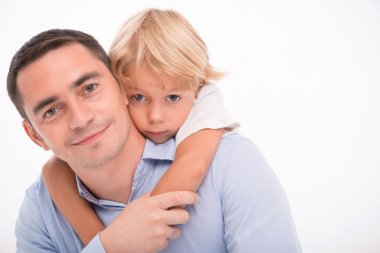 Beyaz arka plan üzerinde izole mutlu bir aile