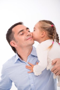 Beyaz arka plan üzerinde izole mutlu bir aile