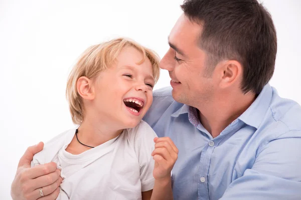 Familia feliz aislada sobre fondo blanco — Foto de Stock