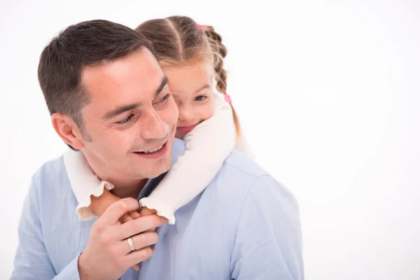 Gelukkige familie geïsoleerd op witte achtergrond — Stockfoto