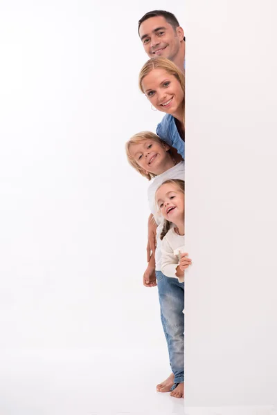 Família feliz isolado no fundo branco — Fotografia de Stock