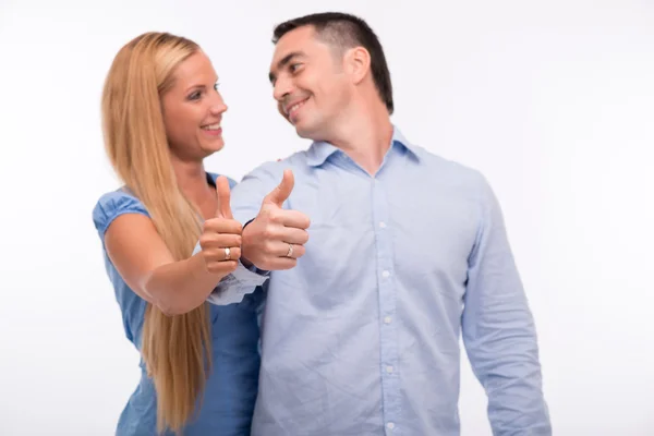 Familia feliz aislada sobre fondo blanco — Foto de Stock