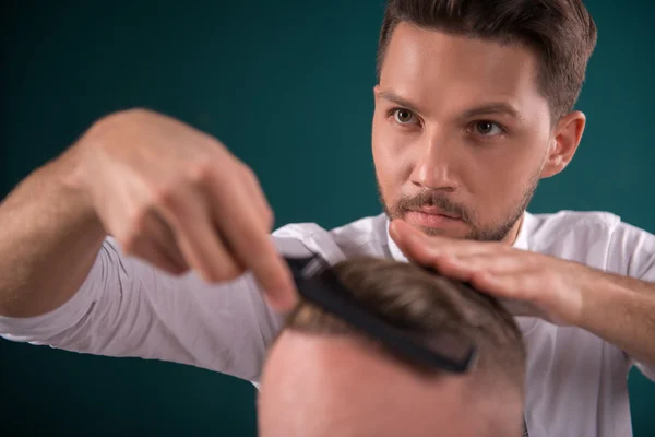 Профессиональная парикмахерская — стоковое фото