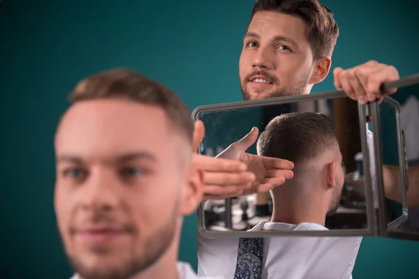 Профессиональная парикмахерская — стоковое фото