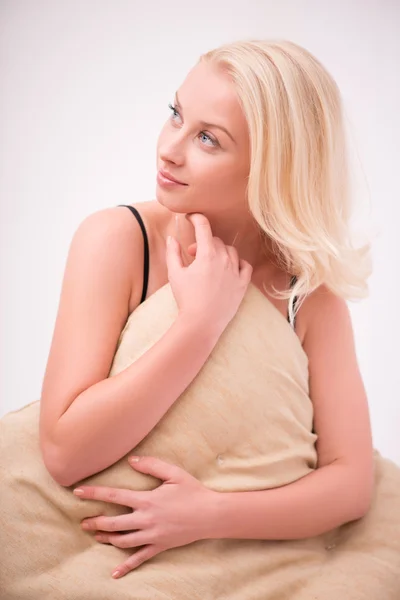Krásná blonďatá dívka v prádlo sexy — Stock fotografie