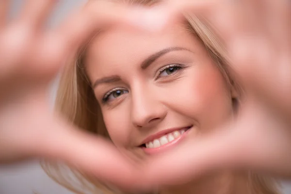 Girl showing heart with her hand and fingers — Stock Photo, Image