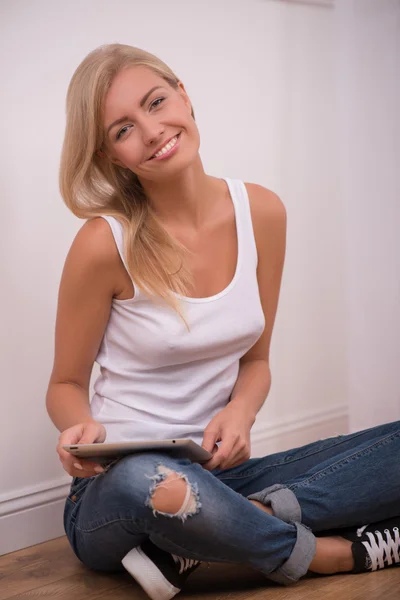 Blond girl  with  tablet computer — Stock Photo, Image