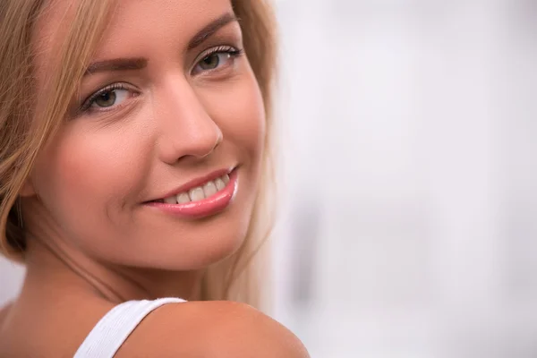 Blond girl with green eyes — Stock Photo, Image