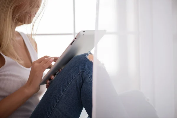 Girl  with tablet computer — Stock Photo, Image