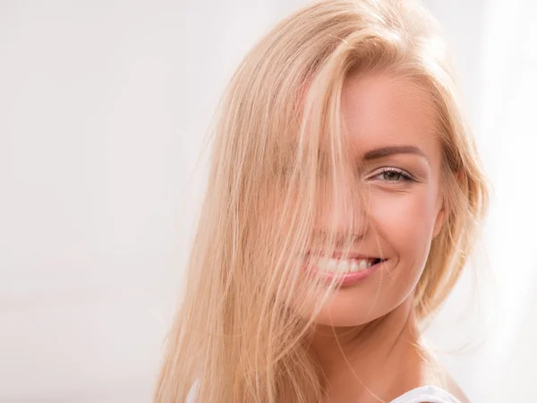 Blond girl with green eyes — Stock Photo, Image