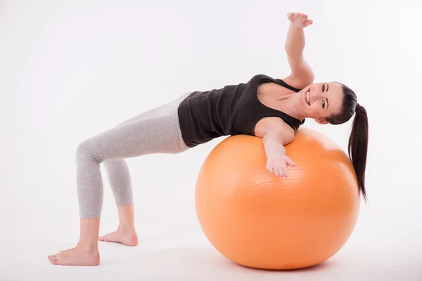 Healthy young sportswoman does the exercises — Stock Photo, Image