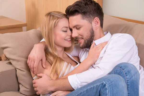 Glückliches verliebtes Paar — Stockfoto