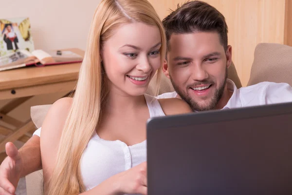 Glückliches verliebtes Paar — Stockfoto