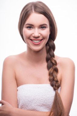 Güzel kız farklı duygular ifade eder.