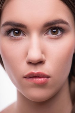 Güzel kız farklı duygular ifade eder.