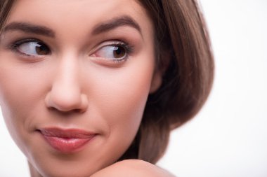 Güzel kız farklı duygular ifade eder.