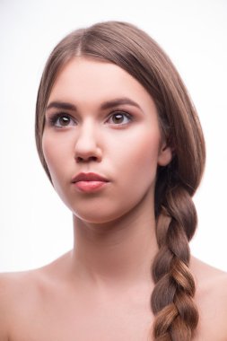 Güzel kız farklı duygular ifade eder.