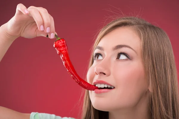 Girl  tasting   red pepper — Stock Photo, Image