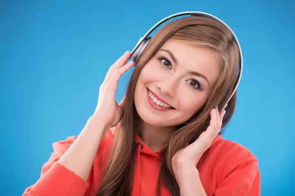 Menina com fones de ouvido — Fotografia de Stock