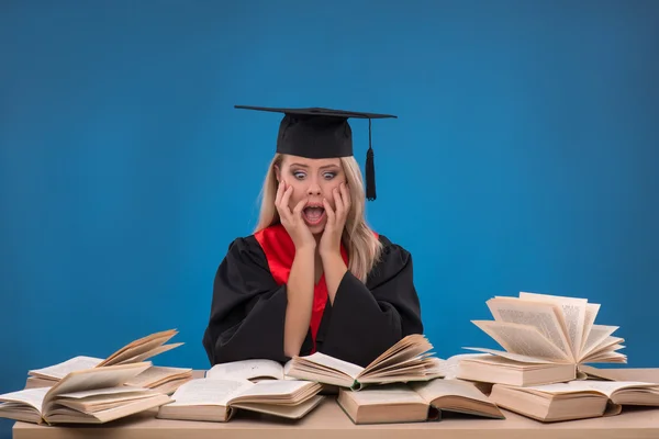 Studentflicka med böcker — Stockfoto