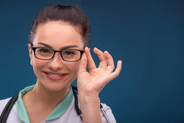 Donna medico in occhiali — Foto Stock