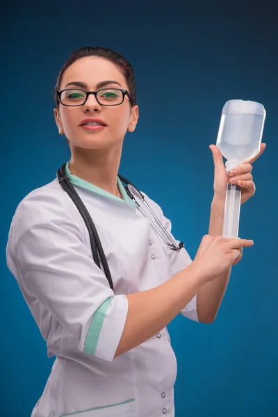 Woman doctor with dropper — Stock Photo, Image