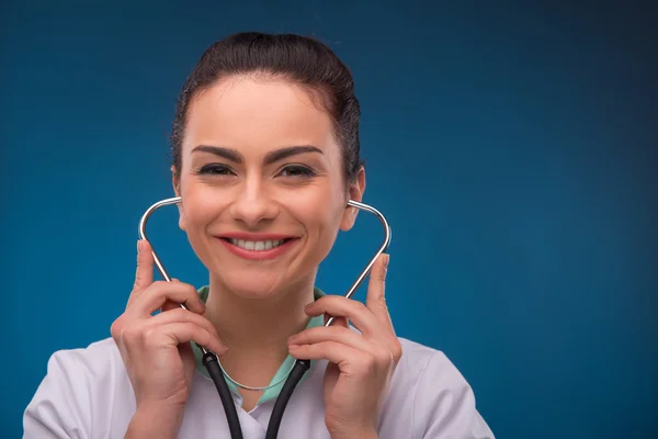 Médico mulher com estetoscópio — Fotografia de Stock