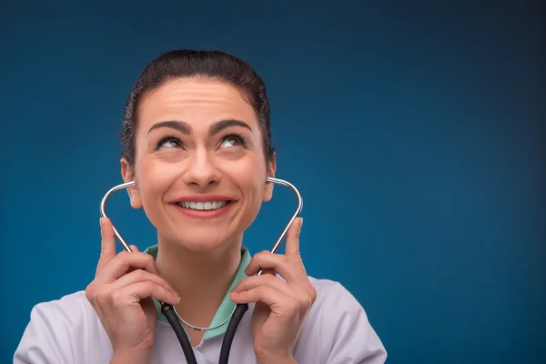 Médico mulher com estetoscópio — Fotografia de Stock