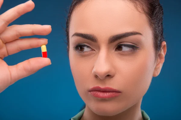 Woman doctor holding pill — Stock Photo, Image