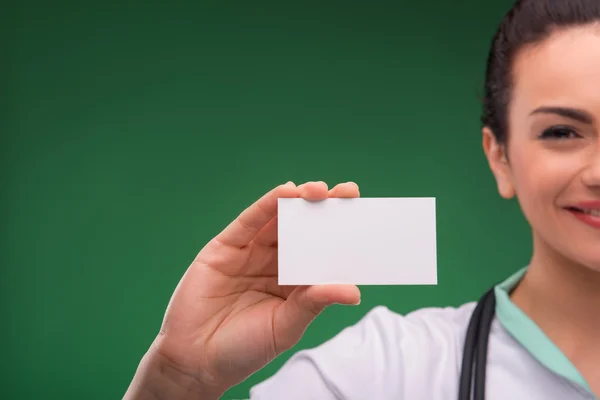 Woman doctor with blank card — Stock Photo, Image