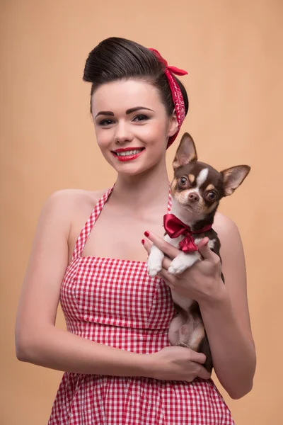 Pretty brunette  girl in retro style — Stock Photo, Image