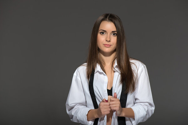 Сексуальная брюнетка-кавказка
