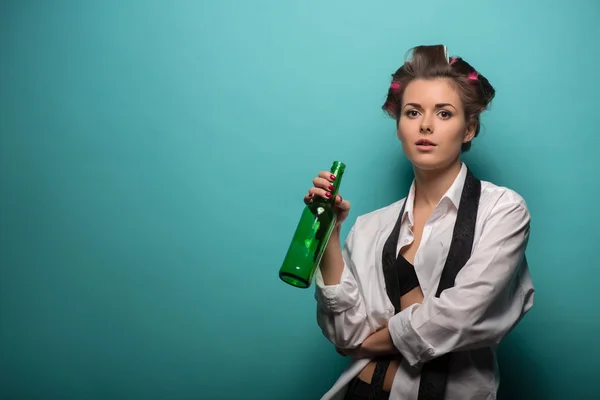 Cute brunette   with beer bottle — Stock Photo, Image