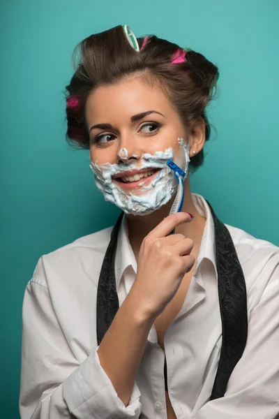 Girl shaving — Stock Photo, Image