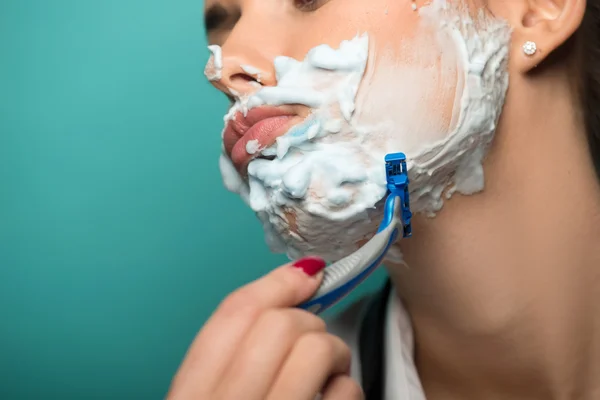 Girl shaving — Stock Photo, Image